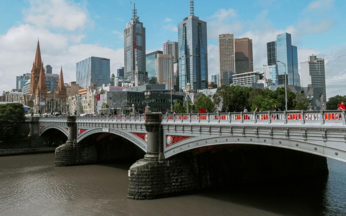 Melbourne Airport to Melton