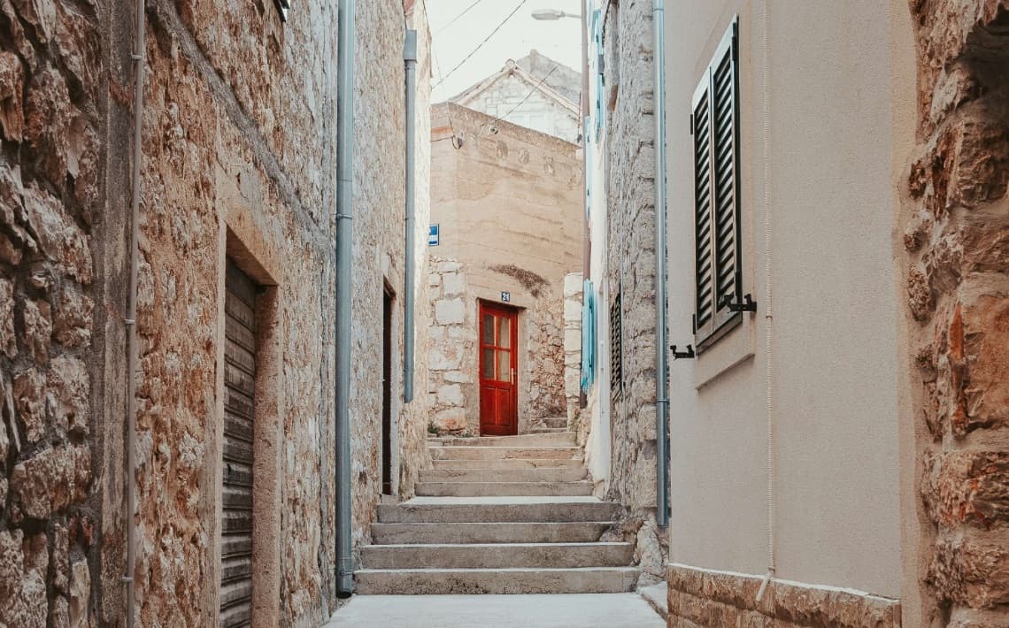 Split Airport to Tisno