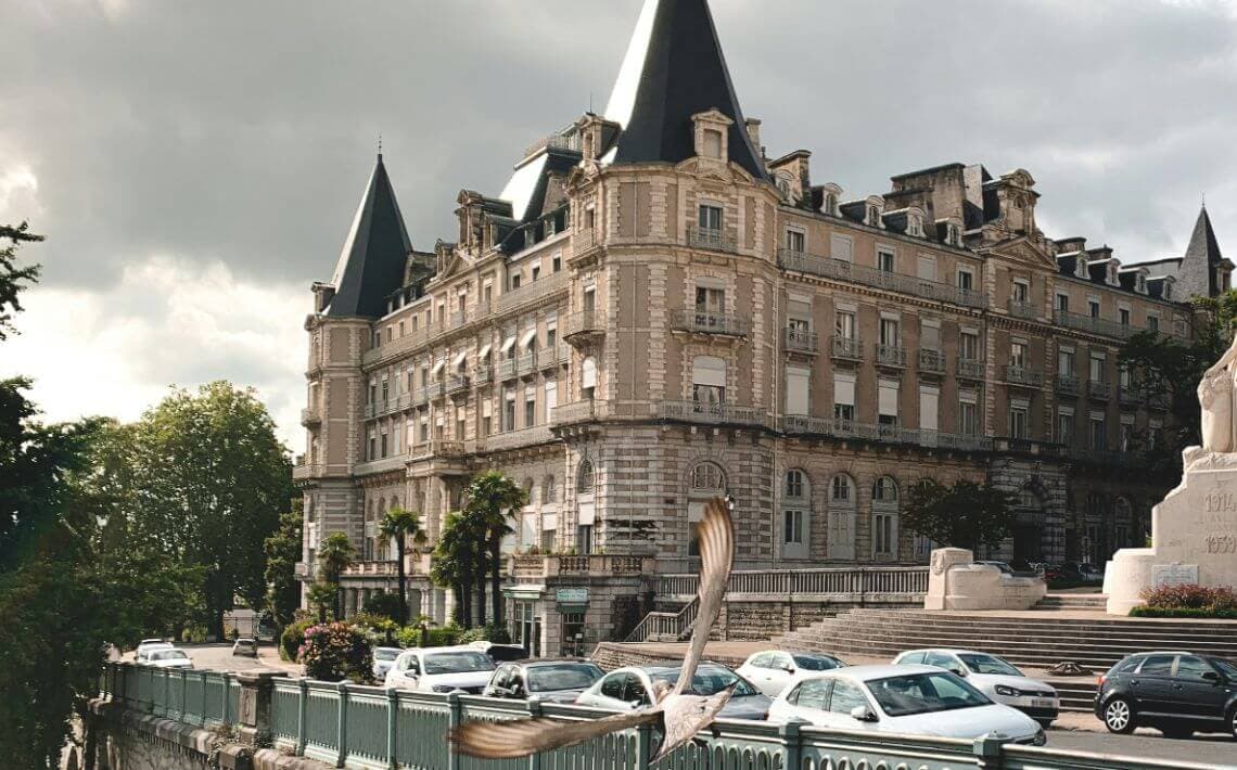 Toulouse Airport to Pau