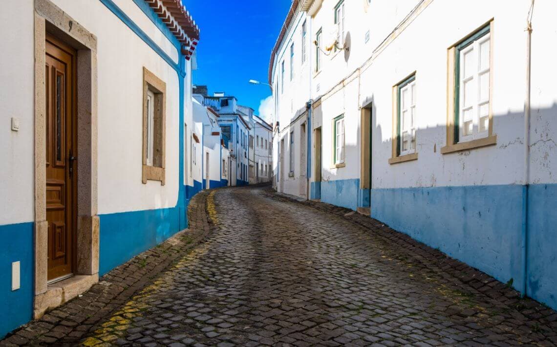 How to Get from Lisbon Airport to Ericeira?