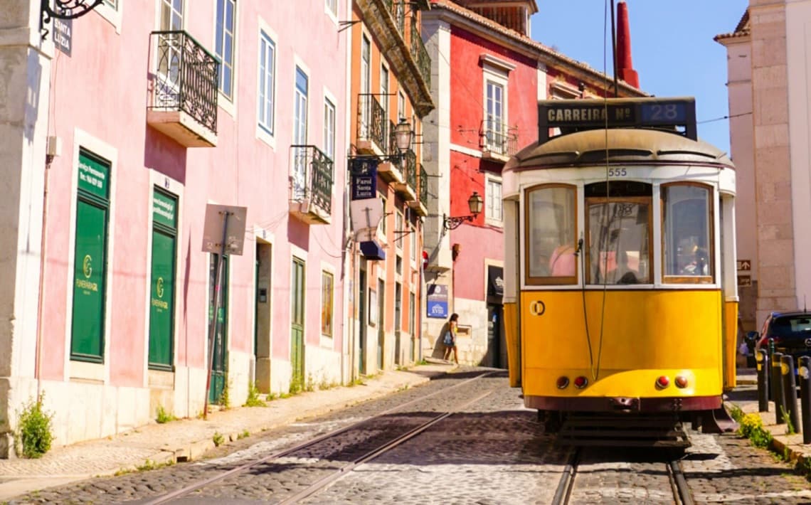 Lisbon Airport to Martim Moniz