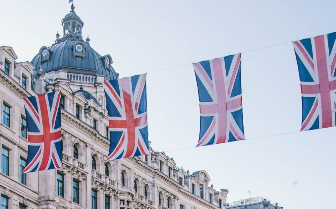 How to Get from London City Airport to Gatwick?