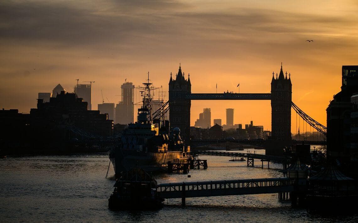 London Luton Airport to Slough