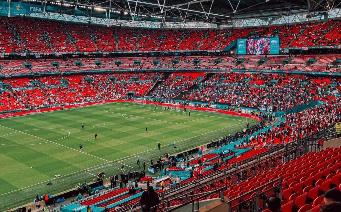 Luton Airport to Wembley Stadium