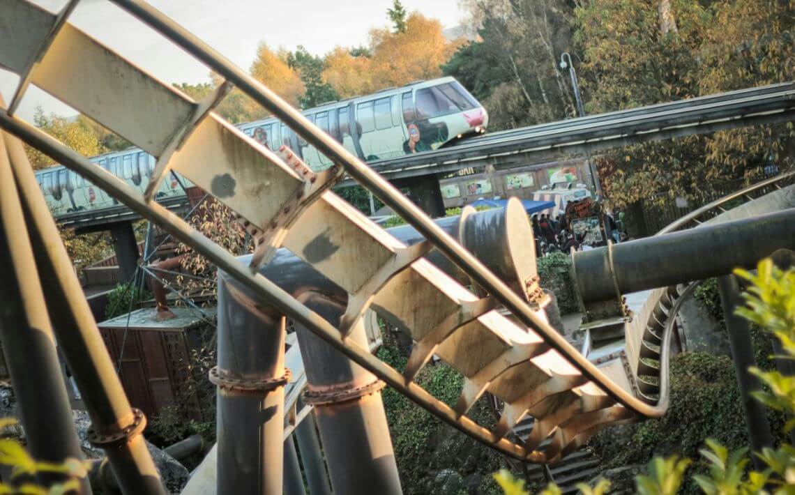 Manchester Airport to Alton Towers