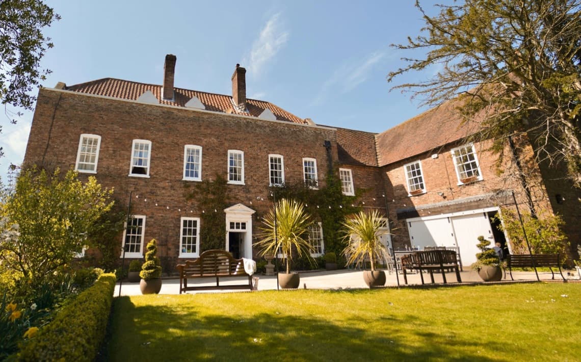 Manchester Airport to Barton Upon Humber