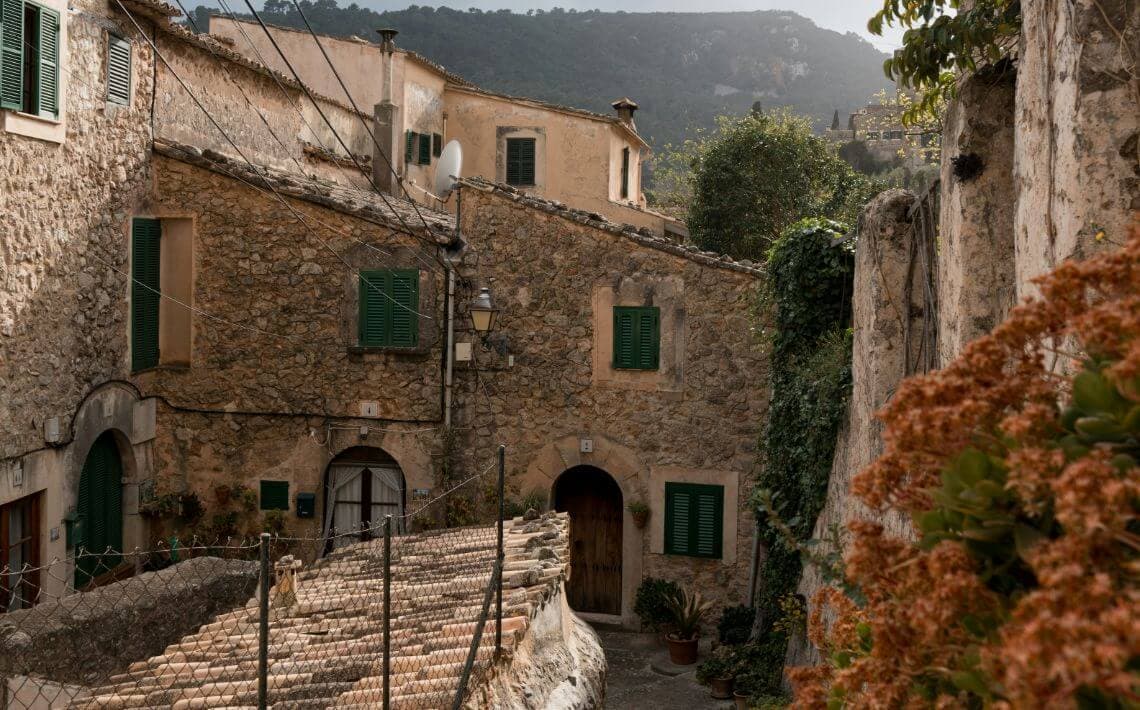 Palma de Mallorca Airport to Calas de Mallorca