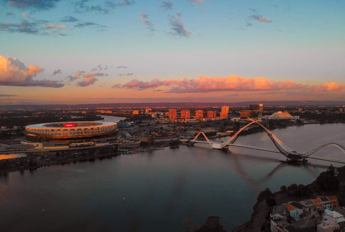 How to get from Perth Airport to Fremantle?