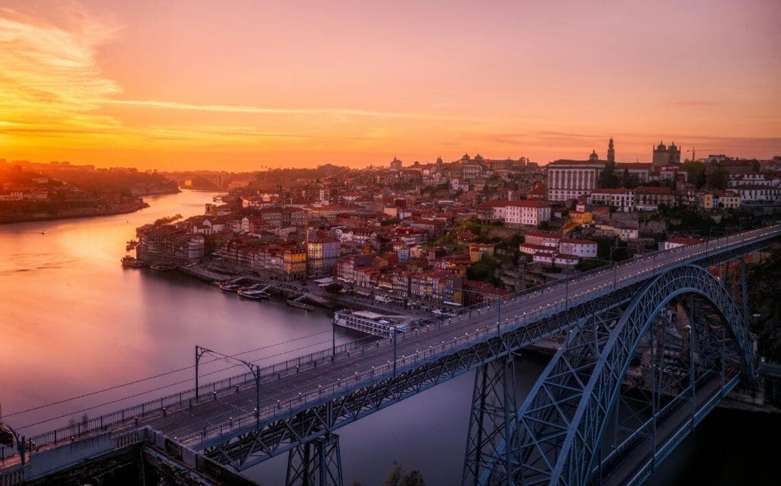 Porto Airport to Jardim do Morro