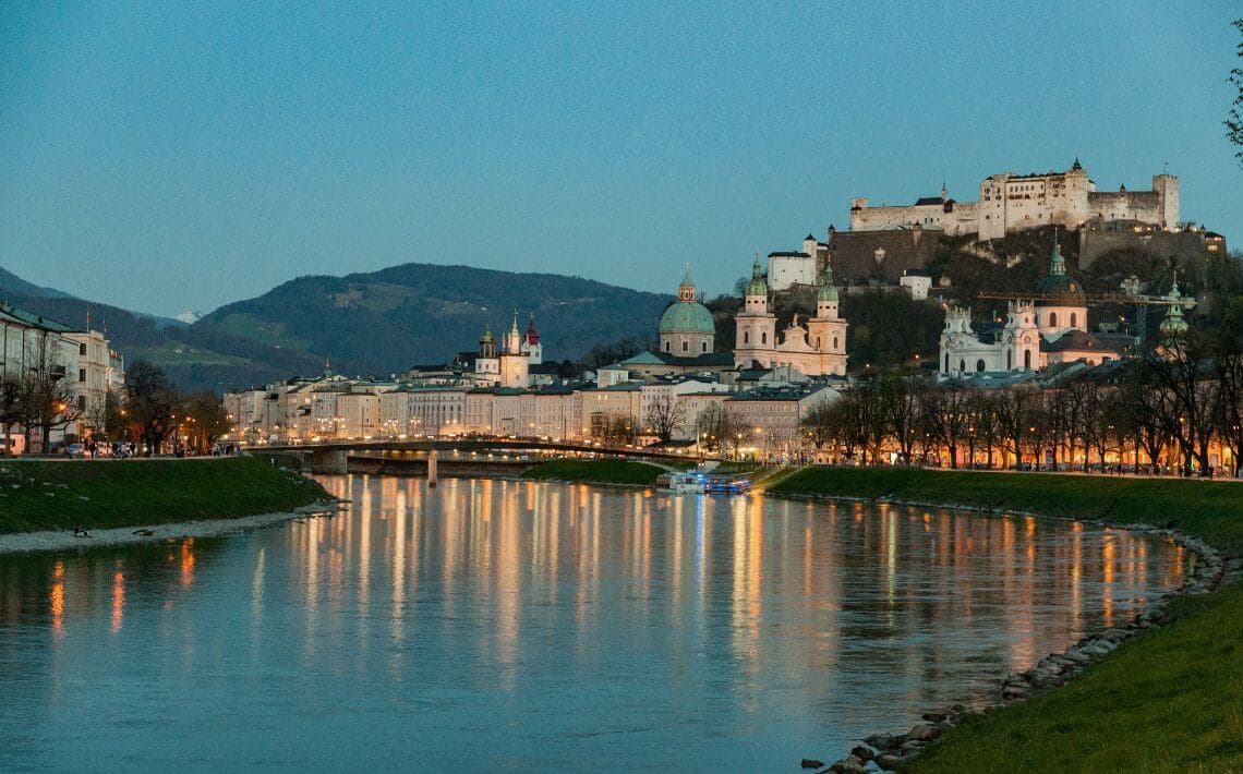 How to get from Salzburg Airport to the City Centre?