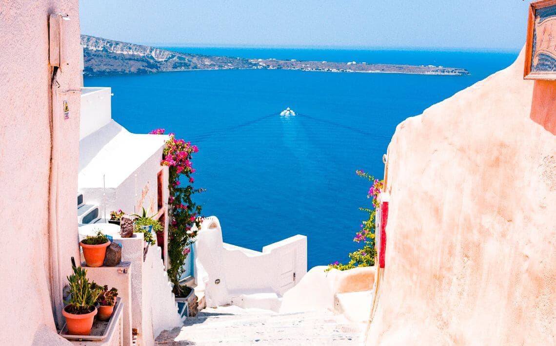 How to Get from Santorini Airport to Kamari?