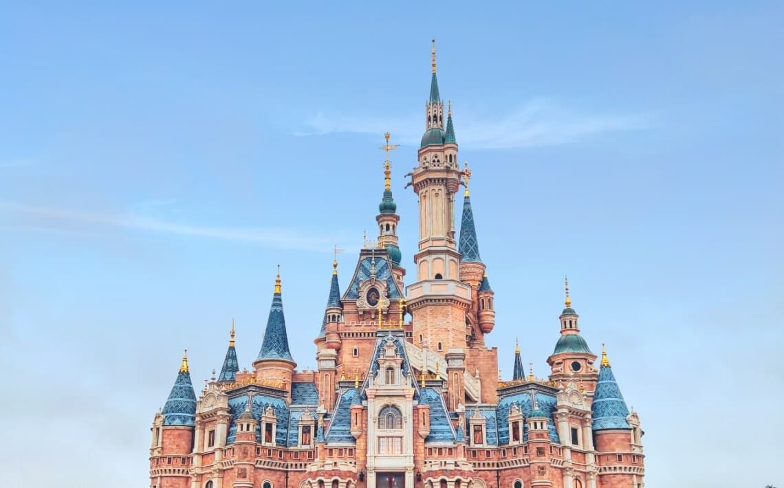 Shanghai Pudong Airport to Disneyland